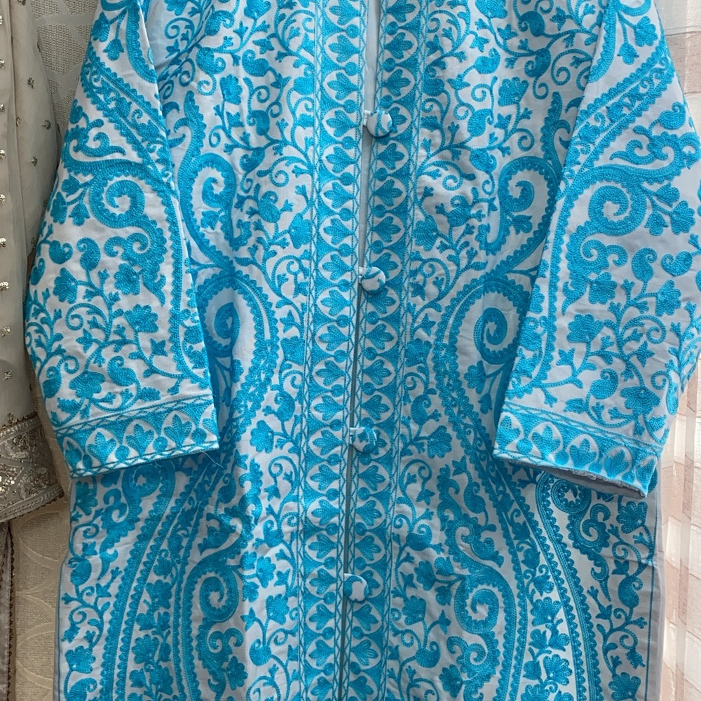 There are branded New coats large n xlarge size available different colors